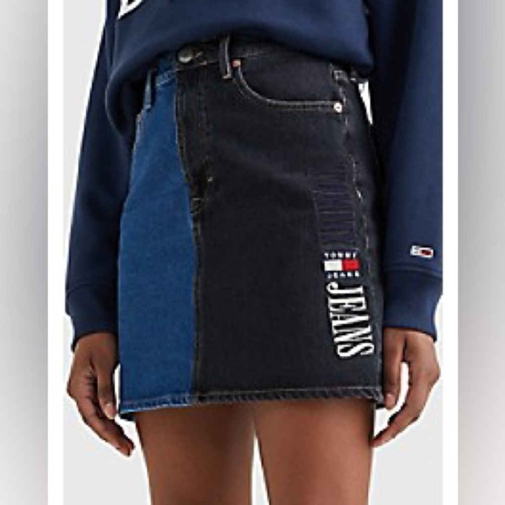ALMOST NEW TWO TONE TOMMY JEANS SKIRT